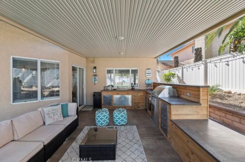 8517 Rosemary Dr, Riverside CA  92508-2921 exterior