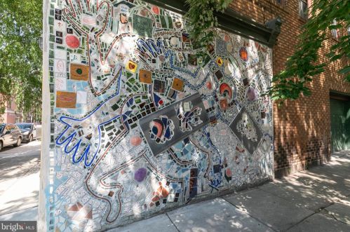 1035 Bainbridge St, Philadelphia, PA 19147-1933
