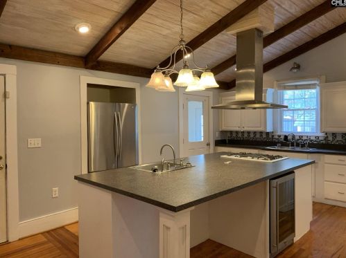 301 Court Ave, Cayce-West Columbia SC  29169-7621 exterior
