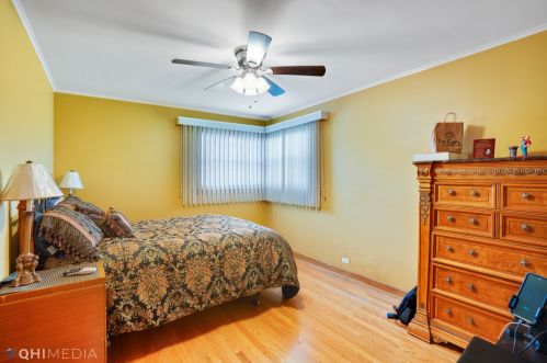 6800 Oakton Ct, Niles IL  60714-3013 exterior