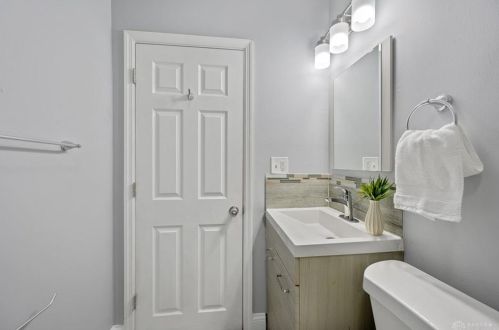 3207 Hackberry St, Cincinnati OH  45207-1820 exterior