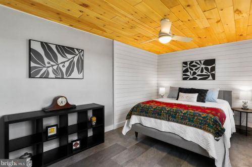 1034 Toms Knob Approach, Lost City WV 26810-8428 exterior