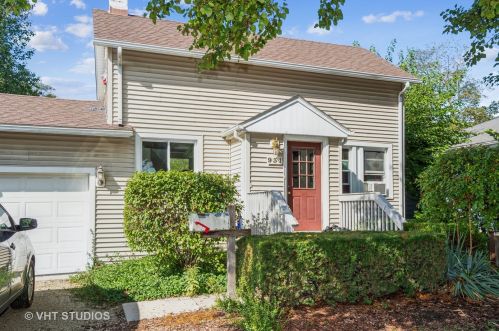 931 Sleight St, Naperville, IL 60563-2800