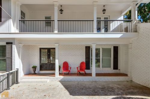 814 Thackston Dr, Marietta, GA 30068-4364