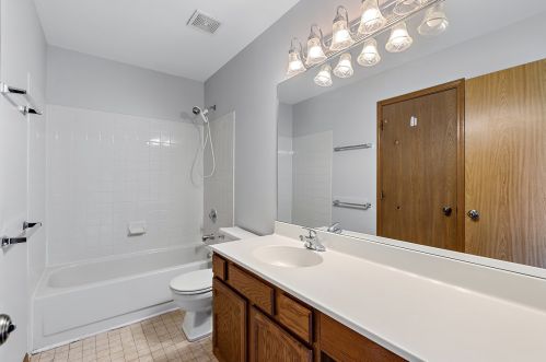 1034 Big Eagle Trl, Carol Stream IL  60188-9154 exterior