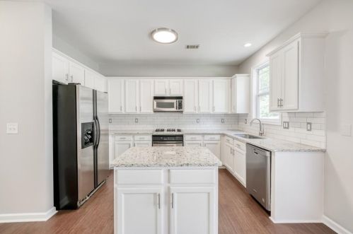 4336 Suwanee Brook Ct, Buford, GA 30518-4995