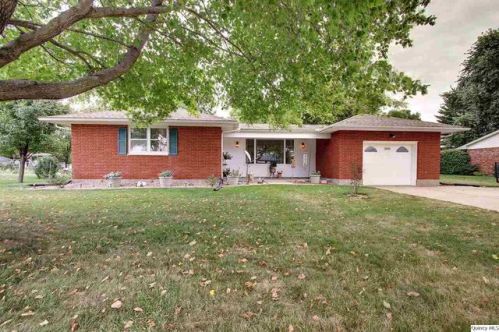 300 Park St, Adams, IL 62347-1105