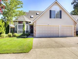 15063 Kenton Dr, Portland, OR 97224-7373