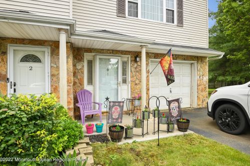 1 Dutch Ln, Hazlet, NJ 07730-1727