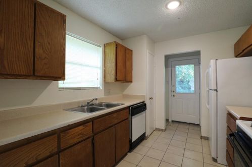 1701 Windsong Ln, Irving TX  75060-4503 exterior