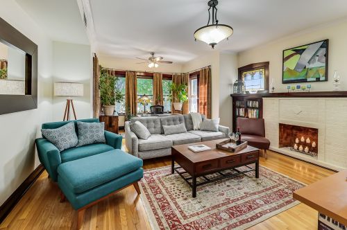 3934 Monticello Ave, Chicago, IL 60618-4128