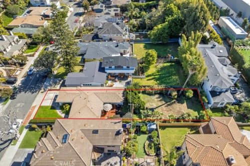 1320 Voorhees Ave, Manhattan Beach, CA 90266-6924