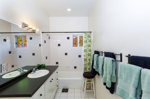 2025 Mt Vernon Ave, Riverside CA  92507-2528 exterior