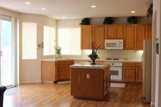 1016 Longfellow Dr, Salinas, CA 93906-5310