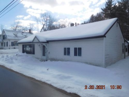 31 Church St, Tilton, NH 03276-5333