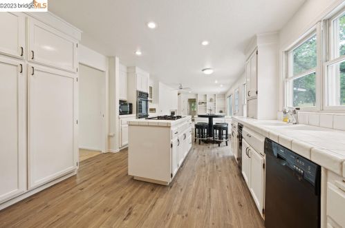 2823 Campbell Dr, Auburn, CA 95602-9655