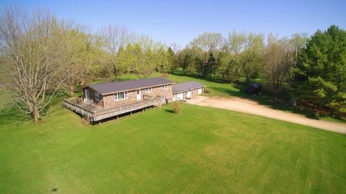 1779 Clearview Rd, Nelson, IL 61021-8741