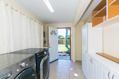 229 Anapalau St, Honolulu HI  96825-2244 exterior