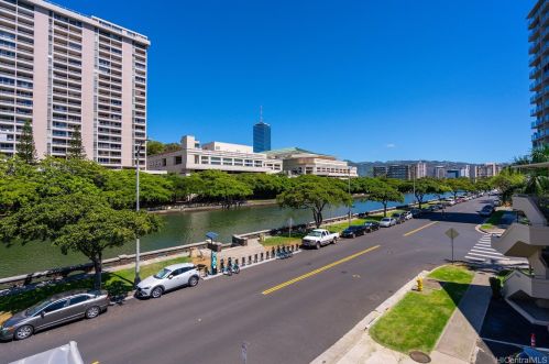 1621 Ala Wai Blvd, Honolulu HI  96815-1029 exterior