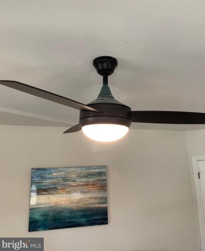 9407 Colesville Rd, Silver Spring MD 20901-4819 exterior