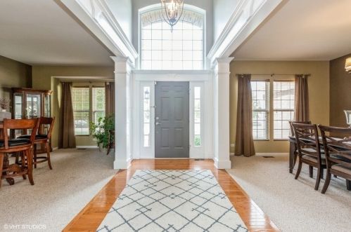 3520 Carlisle Ln, Carpentersville, IL 60110-3468