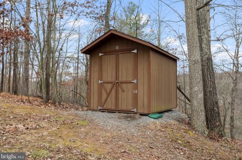 204 Quiet Place Ln, Berkeley Springs WV  25411-6633 exterior