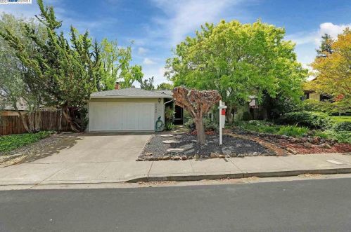 7544 Maywood Dr, Pleasanton, CA 94588-3729