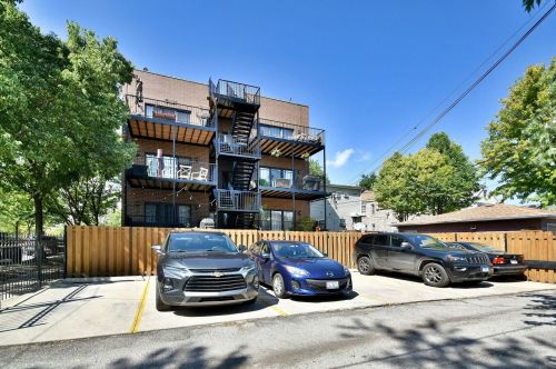 2901 Fairfield Ave, Chicago IL  60618-7850 exterior