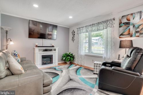 8729 Redman St, Springfield VA  22153-2413 exterior