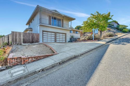 8 Salvador Way, San Rafael, CA 94903-1819