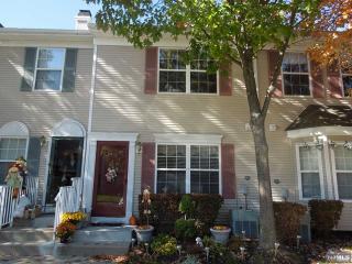 2208 Lancaster Ct, Mahwah, NJ 07430-3826