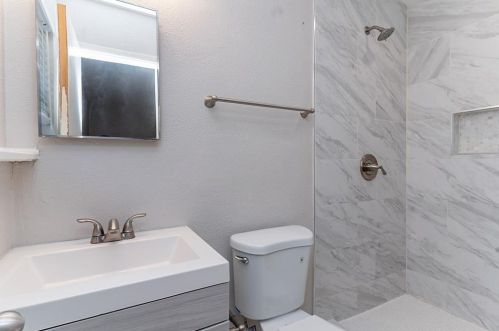 8005 Lazy Ln Rd, Fort Worth TX  76180-7161 exterior