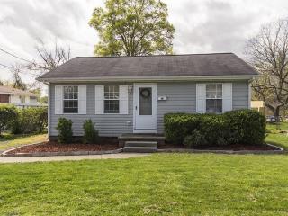 409 Moser St, Graham, NC 27253-2449
