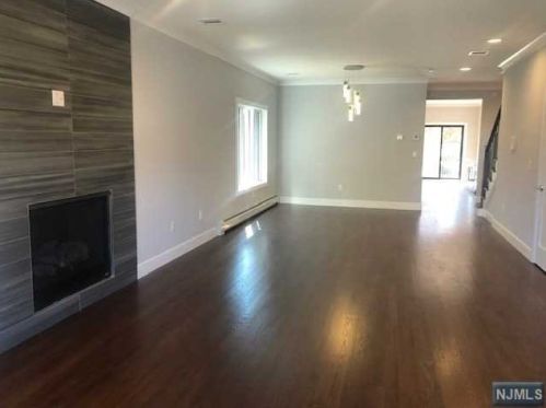 80 Columbia Ave, Cliffside Park, NJ 07010-3018