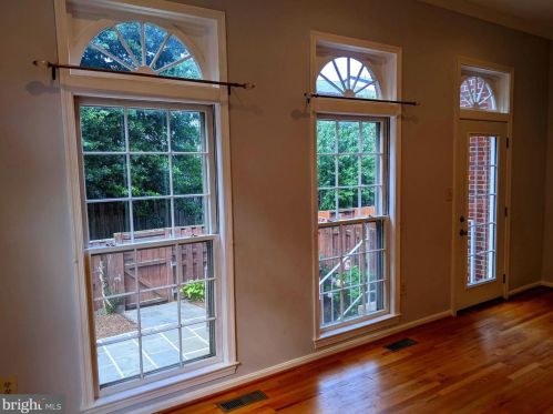 8069 Powderbrook Ln, Springfield VA  22153-2927 exterior