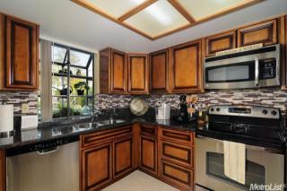 218 Wales Dr, Folsom, CA 95630-2851