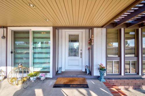 2010 Lake View Dr, La Habra, CA 90631-5728