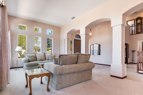 16523 Owl Tree Rd, Riverside CA  92504-9700 exterior