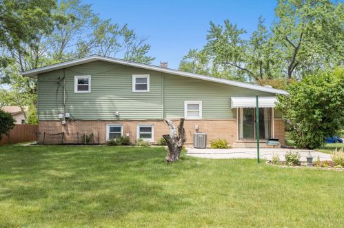 5761 150th St, Oak Forest, IL 60452-1105