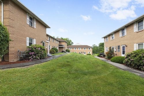 709 Elmwood Dr, Hudson NH  03051-3245 exterior