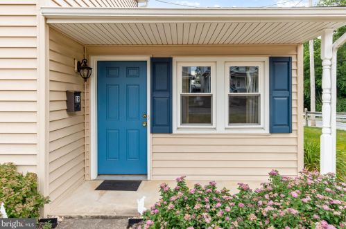 19 Sunset Ave, Ephrata PA  17522-2302 exterior