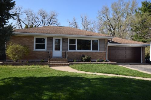 100 Beach Dr, Barrington Hills, IL 60102