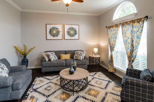 1802 Dew Vly Dr, Carrollton TX 75010-2008 exterior