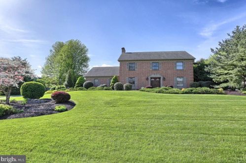 54 Strayer Dr, Carlisle PA 17013-4404 exterior