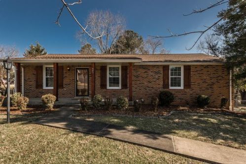 685 Atlanta Dr, Hermitage, TN 37076-1538
