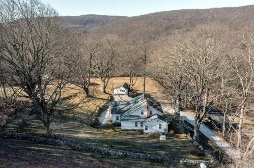 83 Scofield Hill Rd, Washington Depot, CT 06794-1014