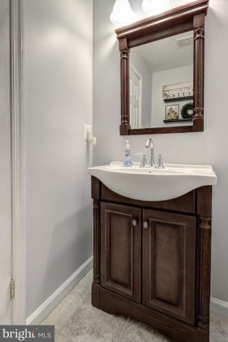 6369 Buffie Ct, Springfield VA  22015-3401 exterior