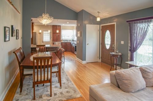 8931 Merrill St, Niles IL  60714-1707 exterior