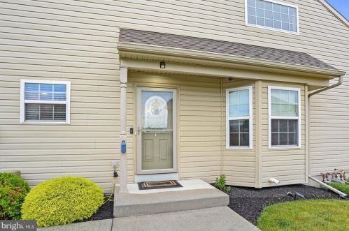 6221 Autumn View Dr, Harrisburg, PA 17112-1843