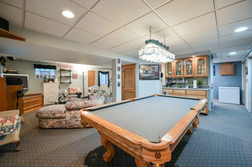 885 Chatham Dr, Carol Stream IL  60188-2979 exterior